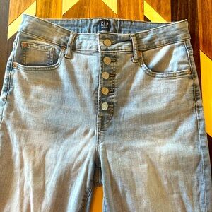 Size 31 reg Gap button fly light wash jeans